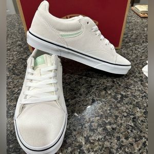 Vans Seldan White/Mint Women’s 8.